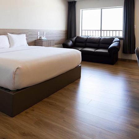 La Huerta Inn & Suites Cuauhtémoc Εξωτερικό φωτογραφία