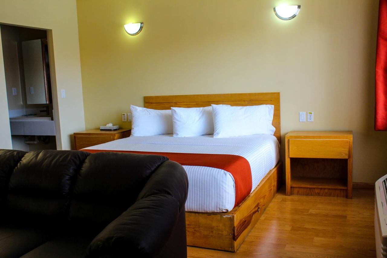 La Huerta Inn & Suites Cuauhtémoc Εξωτερικό φωτογραφία