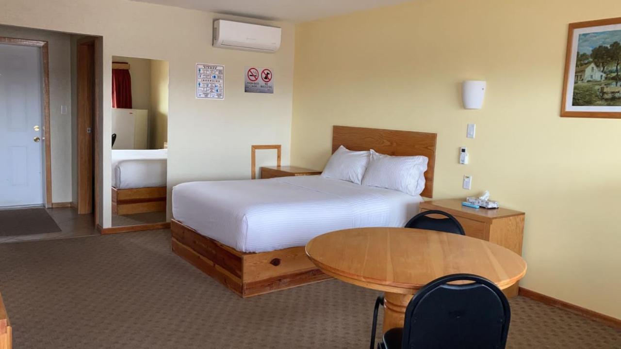 La Huerta Inn & Suites Cuauhtémoc Δωμάτιο φωτογραφία