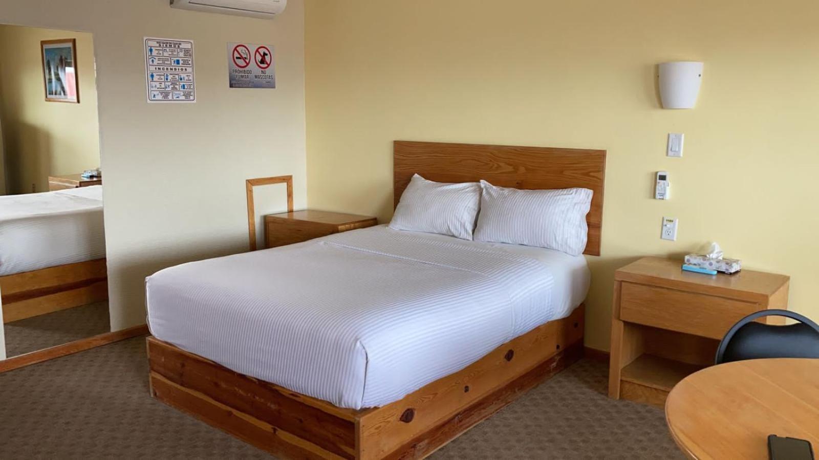 La Huerta Inn & Suites Cuauhtémoc Δωμάτιο φωτογραφία