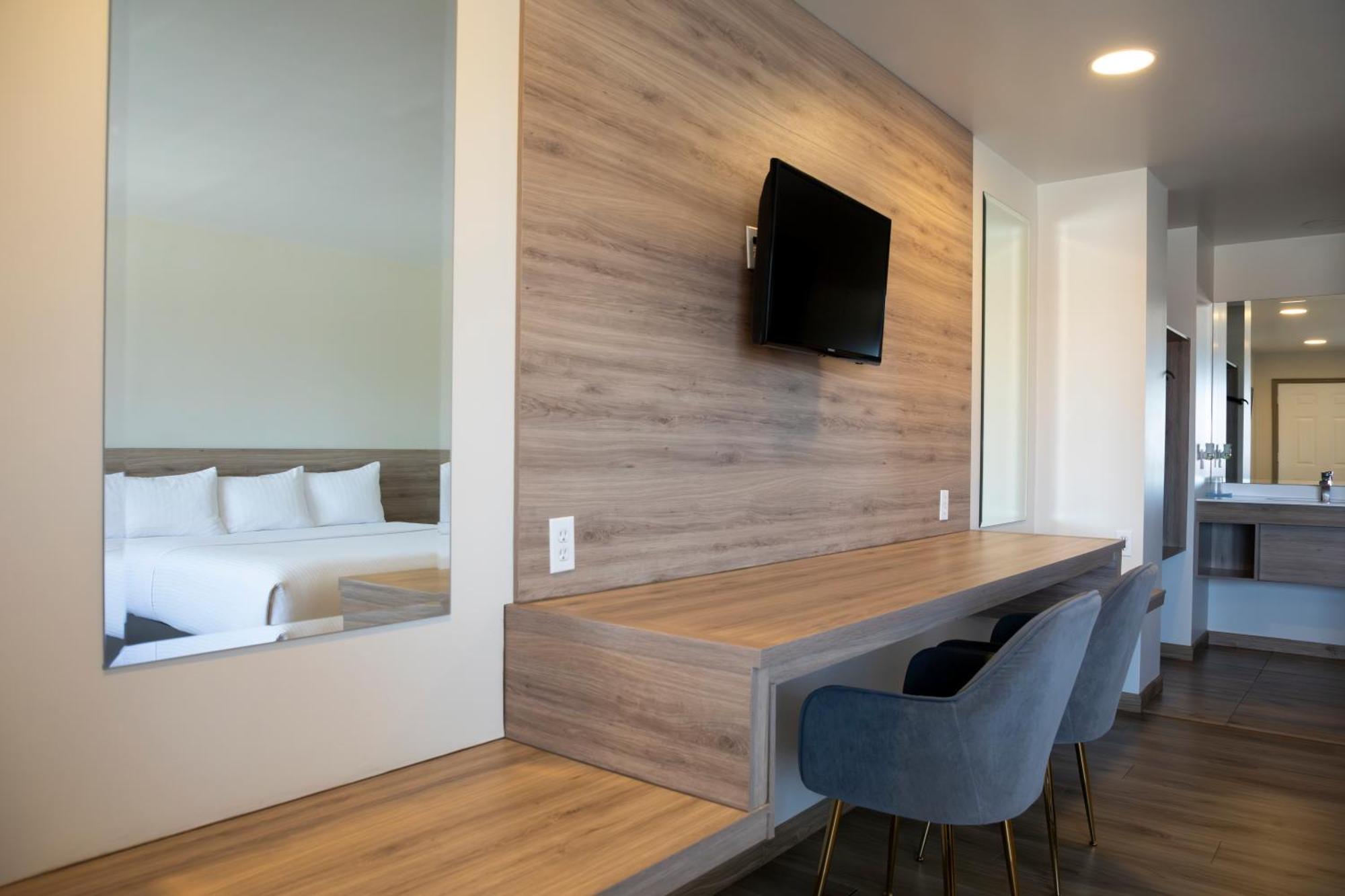 La Huerta Inn & Suites Cuauhtémoc Εξωτερικό φωτογραφία